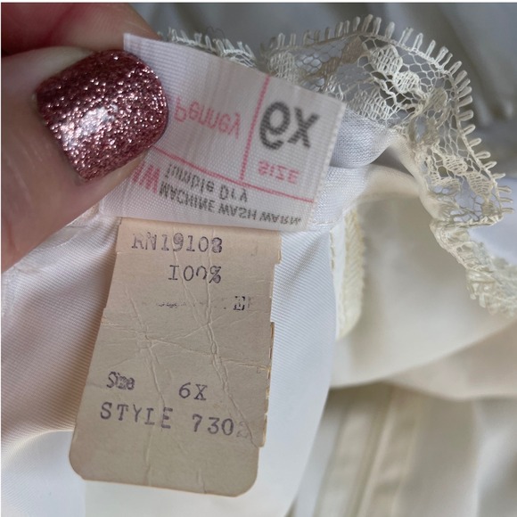 Vintage JCPenney 1st Communion Dress with Veil, Lace Trim, Long Sleeve, Size 6X - Picture 7 of 12